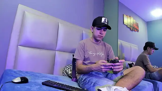 Snapshot of Jhonny_saenz chatting on 29, 10, 2025 Jhonny saenz online show from 29, 10, 2025