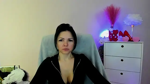 Snapshot of Mollybloom40 chatting on 25, 3, 2026 Mollybloom40 online show from 25, 3, 2026