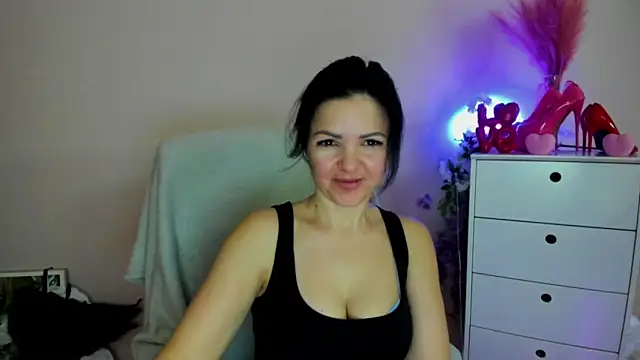 Snapshot of Mollybloom40 chatting on 3, 4, 2026 Mollybloom40 online show from 3, 4, 2026