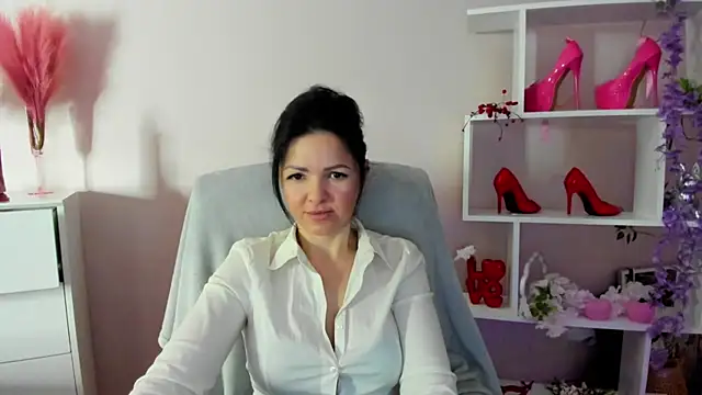 Snapshot of Mollybloom40 chatting on 8, 4, 2026 Mollybloom40 online show from 8, 4, 2026