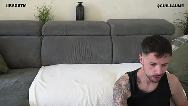 monsieurguitsxxx online show from 1, 5, 2026