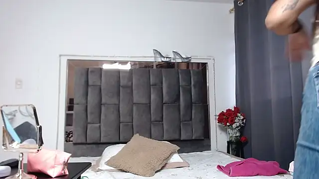 Snapshot of Salmma_Milf chatting on 17, 3, 2026 Salmma Milf online show from 17, 3, 2026