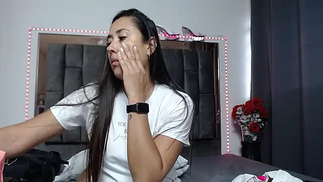 Snapshot of Salmma_Milf chatting on 26, 3, 2026 Salmma Milf online show from 26, 3, 2026