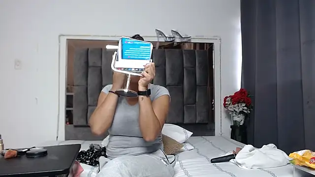 Snapshot of Salmma_Milf chatting on 1, 4, 2026 Salmma Milf online show from 1, 4, 2026