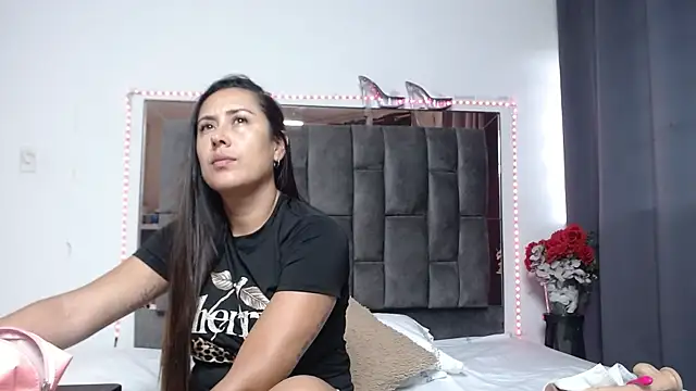 Snapshot of Salmma_Milf chatting on 9, 4, 2026 Salmma Milf online show from 9, 4, 2026