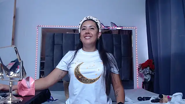 Snapshot of Salmma_Milf chatting on 16, 4, 2026 Salmma Milf online show from 16, 4, 2026