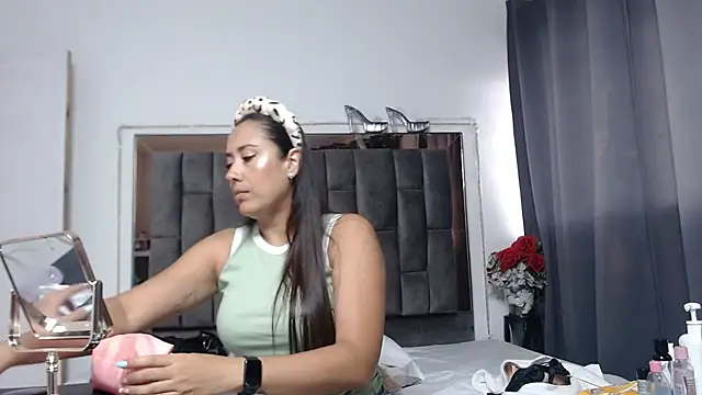 Snapshot of Salmma_Milf chatting on 17, 4, 2026 Salmma Milf online show from 17, 4, 2026
