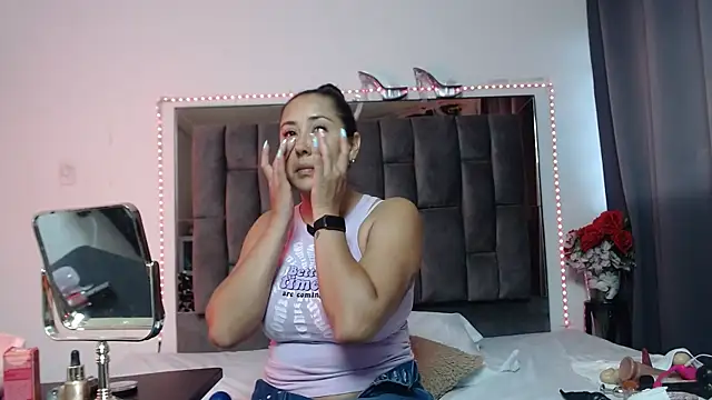 Snapshot of Salmma_Milf chatting on 21, 4, 2026 Salmma Milf online show from 21, 4, 2026