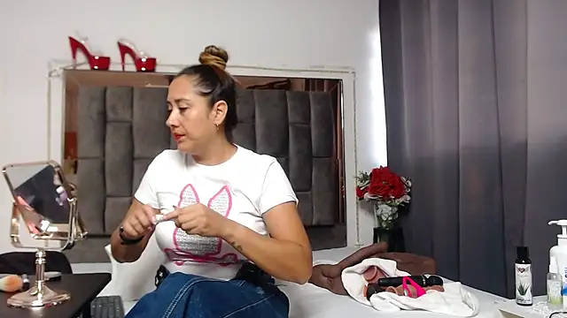 Salmma Milf online show from 10, 7, 2026