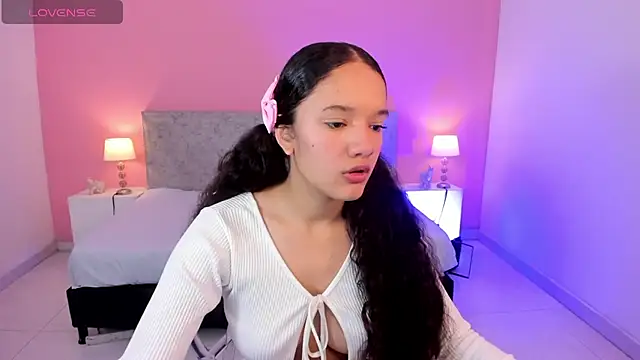 ZairaGlow online show from 20, 10, 2025