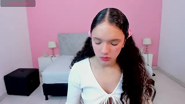 ZairaGlow online show from 23, 10, 2025