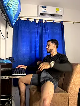 Kylian Alessandro online show from 4, 12, 2025