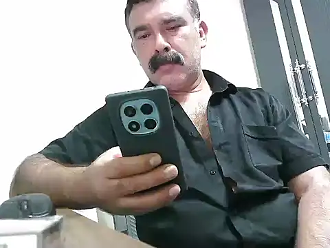 Snapshot of meroglu45 chatting on 17, 10, 2025 meroglu45 online show from 17, 10, 2025