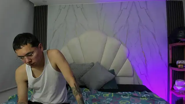 Snapshot of AnnieAndLeandro chatting on 4, 2, 2026 AnnieAndLeandro online show from 4, 2, 2026