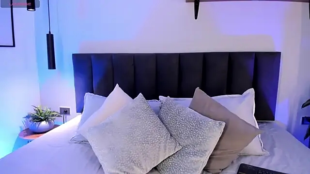 AilanaCortes online show from 19, 11, 2025