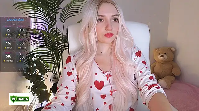 Snapshot of cute_cake chatting on 1, 12, 2025 cute cake online show from 1, 12, 2025