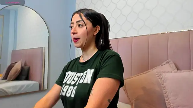 JuliethCruz  online show from 6, 5, 2026