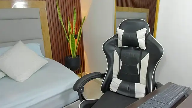 briana titsworth online show from 20, 11, 2025