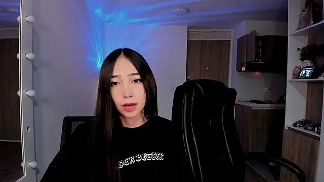 Snapshot of Mikeyvioleta_ chatting on 2, 12, 2025 Mikeyvioleta online show from 2, 12, 2025