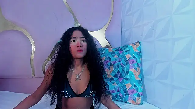 Snapshot of camilaqueenh chatting on 21, 10, 2025 camilaqueenh online show from 21, 10, 2025