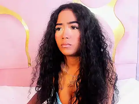Snapshot of camilaqueenh chatting on 23, 10, 2025 camilaqueenh online show from 23, 10, 2025