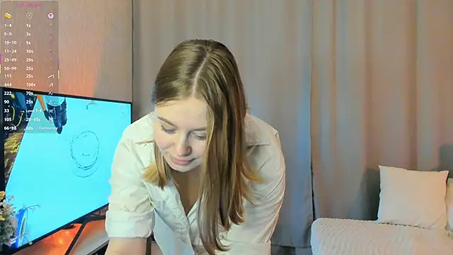 Snapshot of StarlitMuse chatting on 8, 11, 2025 StarlitMuse online show from 8, 11, 2025