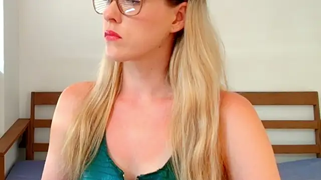 Snapshot of DemigoddessLexie chatting on 10, 1, 2026 DemigoddessLexie online show from 10, 1, 2026