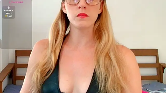 Snapshot of DemigoddessLexie chatting on 4, 2, 2026 DemigoddessLexie online show from 4, 2, 2026