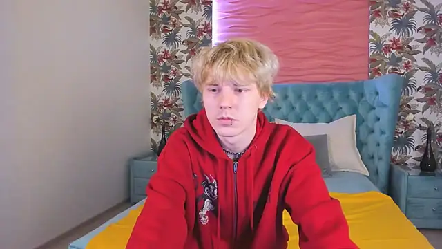 Snapshot of KevinMilky chatting on 28, 10, 2025 KevinMilky online show from 28, 10, 2025