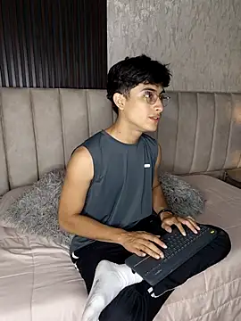 Aaron Eze online show from 6, 1, 2026