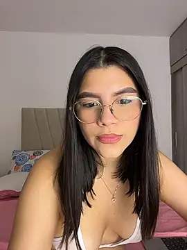 Julietalcl online show from 4, 4, 2026