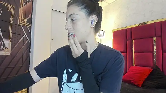 moon winy online show from 10, 11, 2025