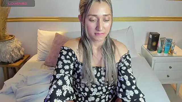 Snapshot of karlyy_ chatting on 27, 10, 2025 karlyy online show from 27, 10, 2025