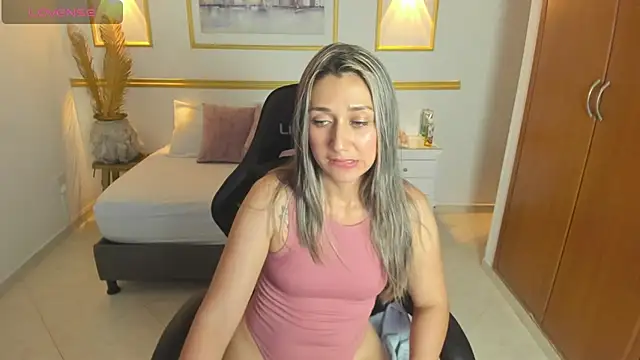 Snapshot of karlyy_ chatting on 8, 11, 2025 karlyy online show from 8, 11, 2025