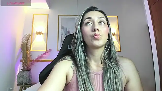 Snapshot of karlyy_ chatting on 17, 12, 2025 karlyy online show from 17, 12, 2025