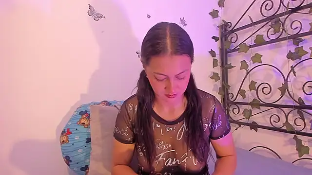 Snapshot of CarolinneMiller chatting on 25, 2, 2026 CarolinneMiller online show from 25, 2, 2026