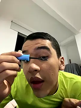 Snapshot of emma19_ chatting on 24, 10, 2025 emma19  online show from 24, 10, 2025