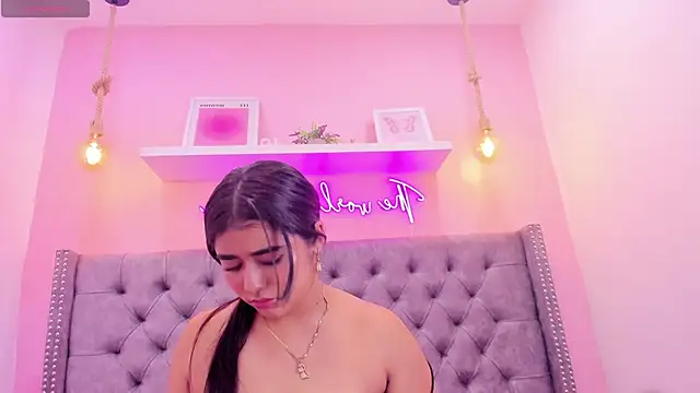 Sophiia 77 online show from 29, 10, 2025