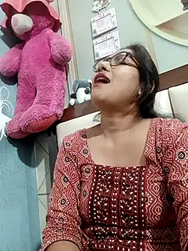 Vanshika1432 online show from 5, 11, 2025