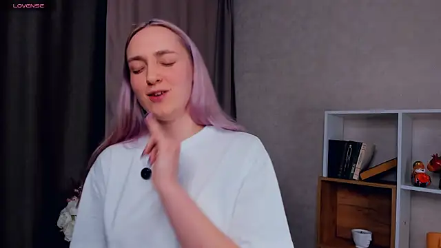 Snapshot of AdelineFabel chatting on 19, 10, 2025 AdelineFabel online show from 19, 10, 2025