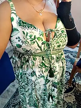 Snapshot of Cuty-Lina chatting on 8, 1, 2026 Cuty-Lina online show from 8, 1, 2026