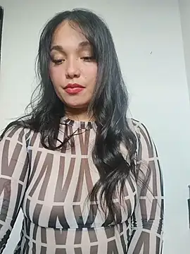 Snapshot of estrella_ruiz chatting on 7, 11, 2025 estrella ruiz online show from 7, 11, 2025