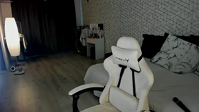 NayaValen online show from 10, 5, 2026
