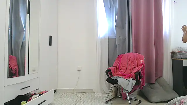 Snapshot of Your_Desires07 chatting on 26, 10, 2025 Your Desires07 online show from 26, 10, 2025