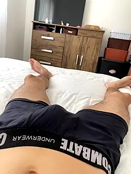 Snapshot of leozin01 chatting on 24, 10, 2025 leozin01 online show from 24, 10, 2025