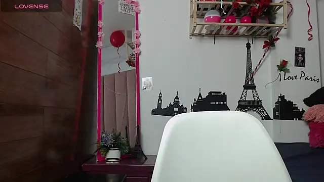 petite coral online show from 16, 3, 2026