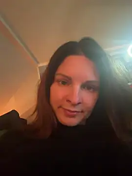 kinkysarahx online show from 4, 4, 2026