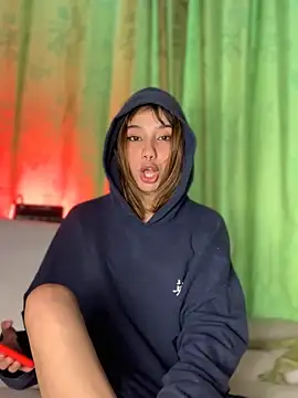 Snapshot of MiaaCute- chatting on 22, 10, 2025 MiaaCute- online show from 22, 10, 2025