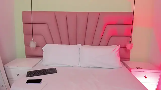 Coral Jhones online show from 17, 12, 2025