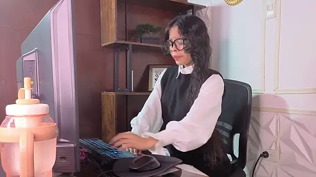 sharon ivanna12 online show from 7, 5, 2026